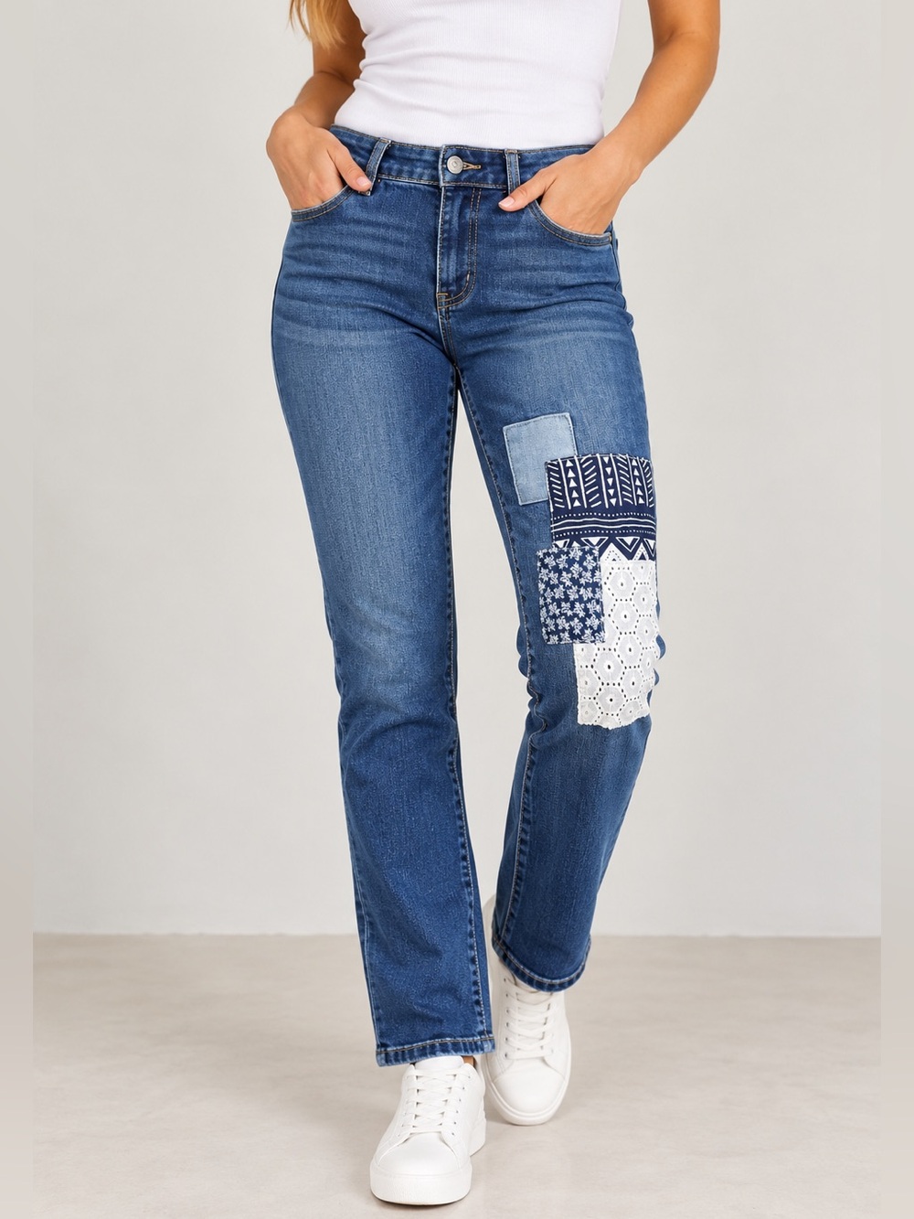 Charlie B Women’s Size 4 Patchwork Straight Leg Jeans Blue Denim